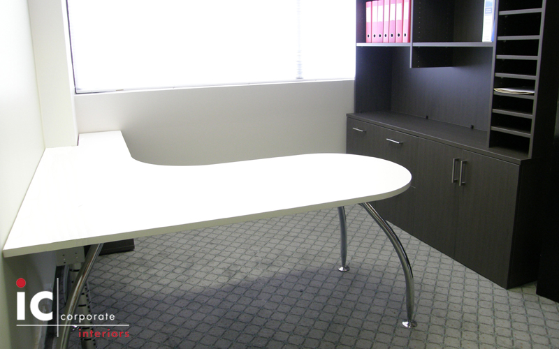 D-End Spider Chrome Office Desk